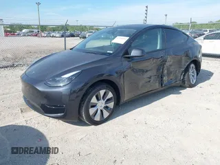 2024 Tesla Model Y Long Range z VIN 7SAYGDEE2RF992489, wystawiony jako IAAI lot #42258232 z przebiegiem 14 771 mil mil oraz . Historia ofert i sprzedaży dostępna na DreamBid. Obrazek 22.