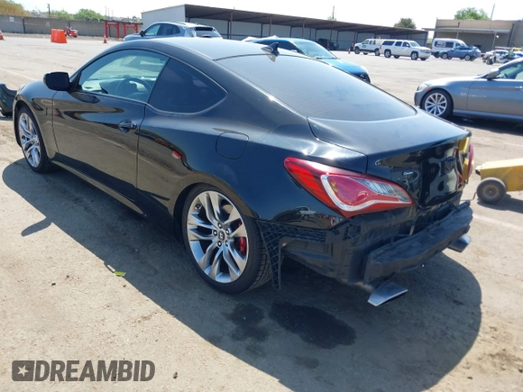 2013 Hyundai Genesis Coupe Track z VIN KMHHU6KJXDU113335, wystawiony jako IAAI lot #42157838 z przebiegiem 128 366 mil mil oraz . Historia ofert i sprzedaży dostępna na DreamBid. Obrazek 3.