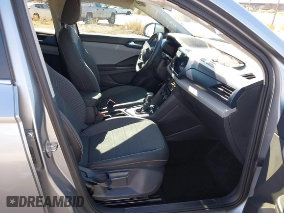 2024 Volkswagen Taos SE z VIN 3VVEX7B21RM001601, wystawiony jako IAAI lot #41406215 z przebiegiem 8 557 mil mil oraz . Historia ofert i sprzedaży dostępna na DreamBid. Obrazek 5.