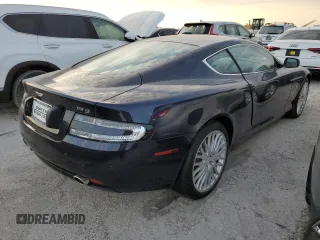 2009 Aston Martin DB9 z VIN SCFAD01E79GA12139, wystawiony jako Copart lot #76241164 z przebiegiem Nie podano mil oraz Szkody całkowita. Historia ofert i sprzedaży dostępna na DreamBid. Obrazek 3.