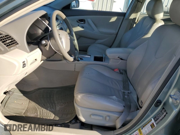2010 Toyota Camry z VIN 4T1BF3EK1AU556617, wystawiony jako Copart lot #76898584 z przebiegiem 223 564 mil mil oraz Szkoda całkowita • Salvage title. Historia ofert i sprzedaży dostępna na DreamBid. Obrazek 7.