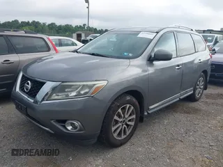 2015 Nissan Pathfinder SL z VIN 5N1AR2MMXFC680933, wystawiony jako IAAI lot #42790811 z przebiegiem 156 584 mil mil oraz . Historia ofert i sprzedaży dostępna na DreamBid. Obrazek 2.