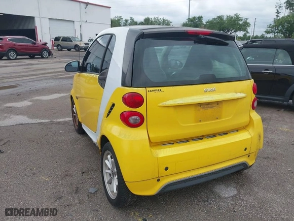 2014 Smart fortwo Pure with VIN WMEEJ3BA0EK738873, listed as a IAAI auction lot 41993948 with 88,946 mi miles. Bid and sale history available at carsss.com. Image 3.