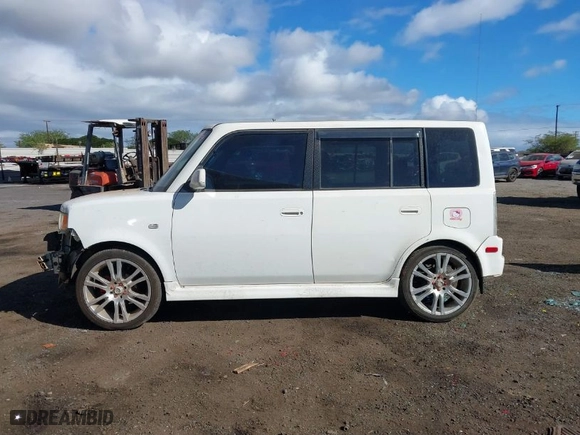 2004 Scion xB with VIN JTLKT324140131210, listed as a IAAI auction lot 40911236 with NaN miles. Bid and sale history available at carsss.com. Image 15.