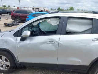 2021 Chevrolet Trax LT with VIN KL7CJPSM5MB364683, listed as a IAAI auction lot 42613395 with 48,047 mi miles and . Bid and sale history available at DreamBid. Image 15.