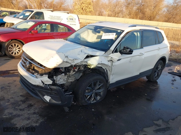 2022 Volkswagen Tiguan SE with VIN 3VV2B7AX5NM152367, listed as a IAAI auction lot 41018730 with 42,104 mi miles. Bid and sale history available at carsss.com. Image 15.