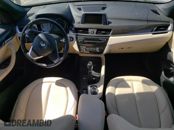 2017 BMW X1 xDrive28i z VIN WBXHT3C32H5F73536, wystawiony jako Copart lot #58431875 z przebiegiem 108 549 mil mil oraz Szkoda całkowita • Salvage title. Historia ofert i sprzedaży dostępna na DreamBid. Obrazek 8.