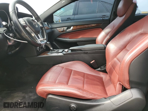 2013 Mercedes-Benz C 350 с VIN WDDGJ5HB4DG028644, выставлен на аукционе Copart как лот 52896985 с пробегом Не указан миль и Чистый • Clean title. История ставок и продаж доступна на DreamBid. Изображение 7.