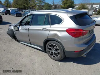 2021 BMW X1 xDrive28i with VIN WBXJG9C06M5S85511, listed as a IAAI auction lot 41705422 with 30,636 mi miles. Bid and sale history available at carsss.com. Image 3.