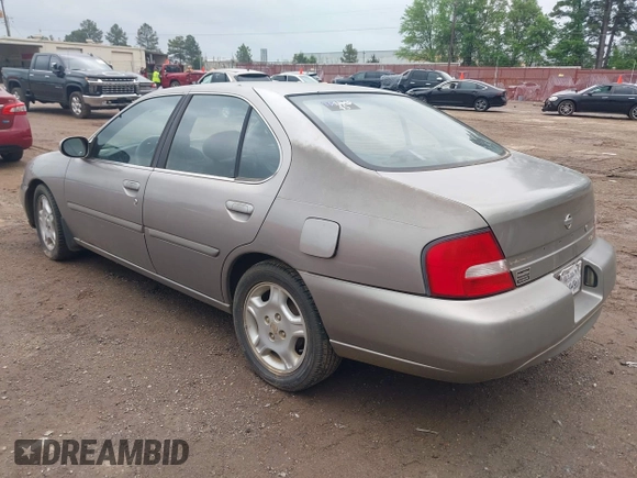 2000 Nissan Altima GXE with VIN 1N4DL01A2YC249111, listed as a IAAI auction lot 41973198 with 1 mi miles. Bid and sale history available at carsss.com. Image 3.