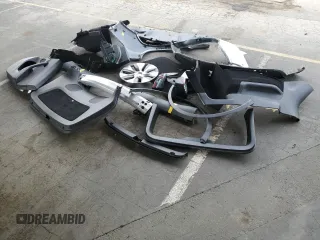 2022 Tesla Model Y Long Range z VIN 7SAYGAEE9NF493262, wystawiony jako Copart lot #52975005 z przebiegiem 63 189 mil mil oraz Szkoda całkowita • Salvage title. Historia ofert i sprzedaży dostępna na DreamBid. Obrazek 13.