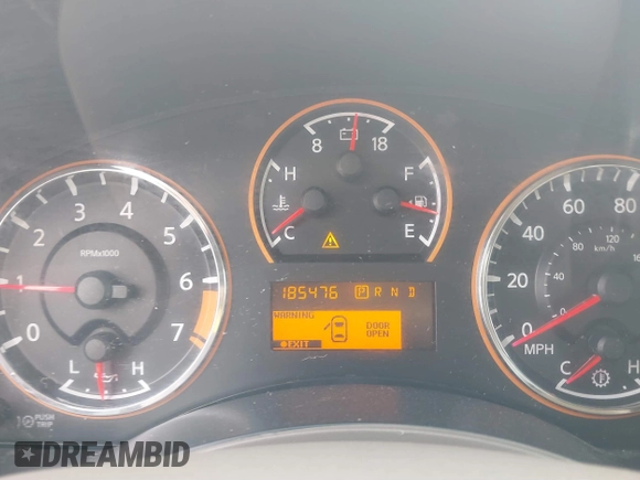 2015 Nissan Armada SV z VIN 5N1BA0ND5FN600845, wystawiony jako IAAI lot #41531206 z przebiegiem 185 476 mil mil oraz . Historia ofert i sprzedaży dostępna na DreamBid. Obrazek 7.