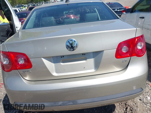 2006 Volkswagen Jetta Sedan 2.5L with VIN 3VWSG71K46M798471, listed as a IAAI auction lot 41982917 with 32,389 mi miles. Bid and sale history available at carsss.com. Image 16.