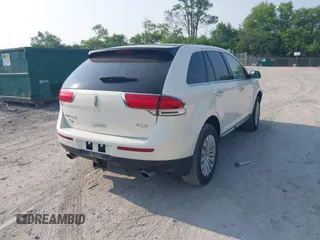 2012 Lincoln MKX z VIN 2LMDJ6JK6CBL11503, wystawiony jako IAAI lot #42418489 z przebiegiem 85 886 mil mil oraz . Historia ofert i sprzedaży dostępna na DreamBid. Obrazek 4.