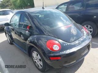 2008 Volkswagen New Beetle Coupe S with VIN 3VWPW31C38M505088, listed as a IAAI auction lot 42055070 with 137,031 mi miles. Bid and sale history available at carsss.com. Image 3.