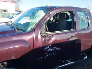 2008 Chevrolet Silverado 1500 Work Truck with VIN 1GCEC19X28Z217379, listed as a IAAI auction lot 41752690 with 325,103 mi miles. Bid and sale history available at carsss.com. Image 6.
