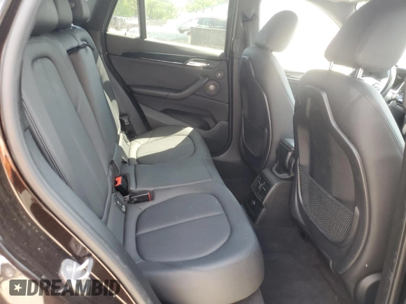 2017 BMW X1 xDrive28i z VIN WBXHT3C39H5F72979, wystawiony jako Copart lot #56003625 z przebiegiem 101 184 mil mil oraz Szkoda całkowita • Salvage title. Historia ofert i sprzedaży dostępna na DreamBid. Obrazek 11.