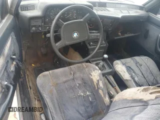 1983 BMW 3 Series z VIN WBAAG3306D9000984, wystawiony jako Copart lot #81789764 z przebiegiem 235 915 mil mil oraz Szkody całkowita. Historia ofert i sprzedaży dostępna na DreamBid. Obrazek 8.