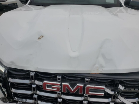 2024 GMC Canyon 4WD AT4 with VIN 1GTP6DEK7R1161063, listed as a Copart auction lot 82523764 with 6,069 mi miles and Salvage Title. Bid and sale history available at carsss.com. Image 11.