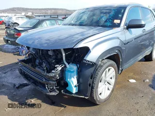 2020 Volkswagen Atlas SE z VIN 1V21E2CA9LC211835, wystawiony jako IAAI lot #41574645 z przebiegiem 50 586 mil mil oraz . Historia ofert i sprzedaży dostępna na DreamBid. Obrazek 6.