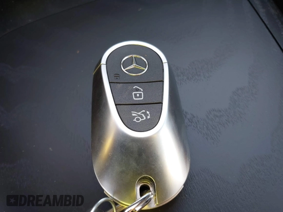 2025 Mercedes-Benz E 350 z VIN W1KLF4HB1SA116741, wystawiony jako IAAI lot #41553271 z przebiegiem 1 025 mil mil oraz . Historia ofert i sprzedaży dostępna na DreamBid. Obrazek 11.