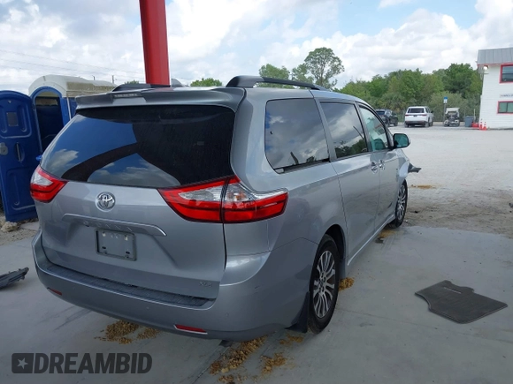 2018 Toyota Sienna XLE Auto Access Seat with VIN 5TDYZ3DC4JS941562, listed as a IAAI auction lot 41569858 with 76,439 mi miles. Bid and sale history available at carsss.com. Image 4.