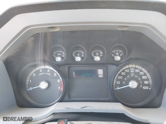 2015 Ford Super Duty F-250 SRW Lariat with VIN 1FT7W2B63FEC16902, listed as a IAAI auction lot 40648072 with 256,769 mi miles. Bid and sale history available at carsss.com. Image 7.