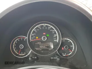 2013 Volkswagen Beetle 2.5L w/Sound/Nav z VIN 3VW5P7AT7DM811992, wystawiony jako Copart lot #59526355 z przebiegiem 102 542 mil mil oraz Szkoda całkowita • Salvage title. Historia ofert i sprzedaży dostępna na DreamBid. Obrazek 9.