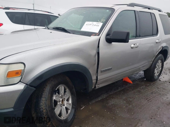 2007 Ford Explorer XLT with VIN 1FMEU63E27UB87065, listed as a IAAI auction lot 41572446 with 200,205 mi miles. Bid and sale history available at carsss.com. Image 6.