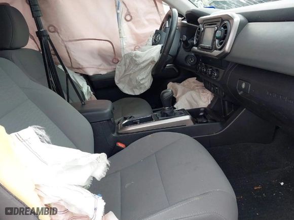 2019 Toyota Tacoma 4WD SR with VIN 3TMCZ5AN7KM280607, listed as a IAAI auction lot 41692718 with 46,084 mi miles. Bid and sale history available at carsss.com. Image 5.