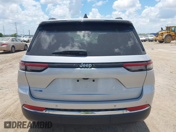 2024 Jeep Grand Cherokee with VIN 1C4RJYB68R8516819, listed as a IAAI auction lot 42582803 with 32,933 mi miles and . Bid and sale history available at DreamBid. Image 16.