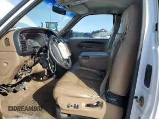 2000 Dodge Ram 2500 with VIN 1B7KF23W4YJ137421, listed as a Copart auction lot 44046975 with 136,850 mi miles and Salvage Title. Bid and sale history available at carsss.com. Image 7.