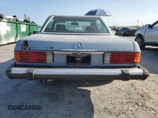 1984 Mercedes-Benz 380 SL z VIN WDBBA45A8EA001735, wystawiony jako Copart lot #60427655 z przebiegiem 100 375 mil mil oraz Czysty tytuł • Clean title. Historia ofert i sprzedaży dostępna na DreamBid. Obrazek 6.