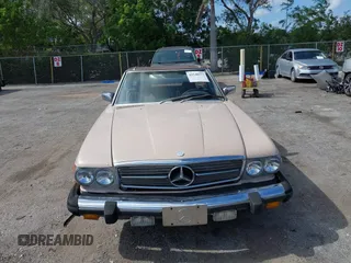 1983 Mercedes-Benz 380 SL z VIN WDBBA45A1DB020815, wystawiony jako IAAI lot #42548157 z przebiegiem 104 615 mil mil oraz . Historia ofert i sprzedaży dostępna na DreamBid. Obrazek 6.