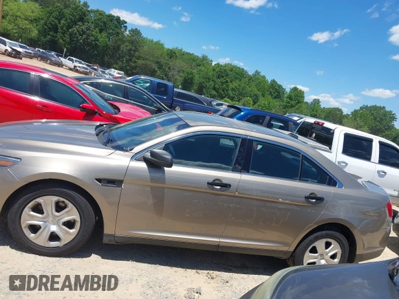 2019 Ford Police Interceptor z VIN 1FAHP2MK0KG107863, wystawiony jako IAAI lot #42337089 z przebiegiem 138 429 mil mil oraz . Historia ofert i sprzedaży dostępna na DreamBid. Obrazek 15.
