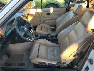 1989 BMW 3 Series z VIN WBABB1306K8274633, wystawiony jako Copart lot #79008404 z przebiegiem 160 197 mil mil oraz Szkoda całkowita • Salvage title. Historia ofert i sprzedaży dostępna na DreamBid. Obrazek 7.