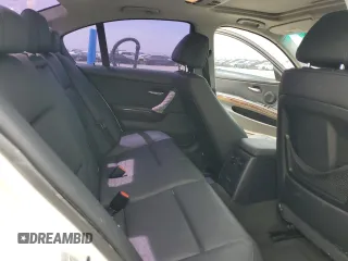 2008 BMW 3 Series 328i z VIN WBAVC53568FZ87064, wystawiony jako Copart lot #56761755 z przebiegiem 197 539 mil mil oraz Szkoda całkowita • Salvage title. Historia ofert i sprzedaży dostępna na DreamBid. Obrazek 10.