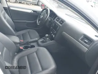 2017 Volkswagen Jetta SE с VIN 3VWDB7AJ7HM210175, выставлен на аукционе IAAI как лот 42573729 с пробегом 95 563 миль миль и . История ставок и продаж доступна на DreamBid. Изображение 5.