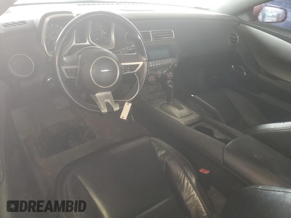 2010 Chevrolet Camaro 2SS z VIN 2G1FK1EJ9A9162009, wystawiony jako Copart lot #53814365 z przebiegiem 201 200 mil mil oraz Szkody całkowita. Historia ofert i sprzedaży dostępna na DreamBid. Obrazek 8.