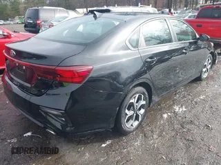 2020 Kia Forte LXS z VIN 3KPF24AD9LE150116, wystawiony jako IAAI lot #41548575 z przebiegiem 113 172 mil mil oraz . Historia ofert i sprzedaży dostępna na DreamBid. Obrazek 4.