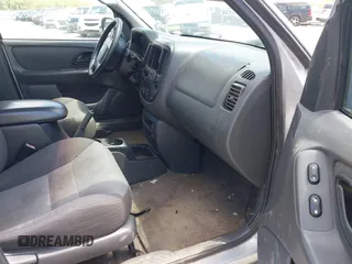 2003 Ford Escape XLS Popular z VIN 1FMYU02183KC05213, wystawiony jako IAAI lot #41955134 z przebiegiem 305 524 mil mil oraz . Historia ofert i sprzedaży dostępna na DreamBid. Obrazek 5.