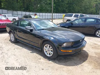 2006 Ford Mustang Standard with VIN 1ZVFT80NX65173464, listed as a IAAI auction lot 42674382 with 130,208 mi miles and . Bid and sale history available at DreamBid. Image 1.
