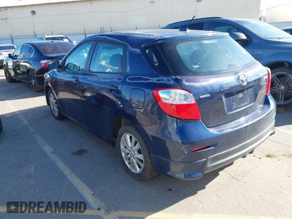 2010 Toyota Matrix z VIN 2T1KU4EE7AC242574, wystawiony jako IAAI lot #41799126 z przebiegiem 116 782 mil mil oraz . Historia ofert i sprzedaży dostępna na DreamBid. Obrazek 3.