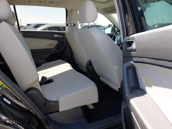 2018 Volkswagen Tiguan SEL with VIN 3VV3B7AX4JM056650, listed as a IAAI auction lot 42394948 with 35,696 mi miles and . Bid and sale history available at DreamBid. Image 8.