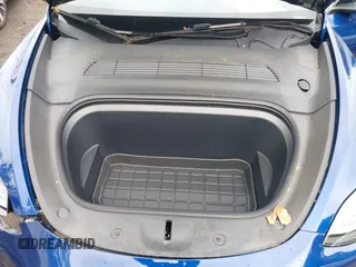 2024 Tesla Model Y Performance z VIN 7SAYGDEF1RA265382, wystawiony jako IAAI lot #42308468 z przebiegiem 9 700 mil mil oraz . Historia ofert i sprzedaży dostępna na DreamBid. Obrazek 10.