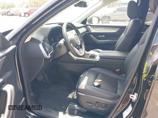 2025 Mazda CX-70 Preferred z VIN JM3KJBHD5S1117439, wystawiony jako IAAI lot #42338025 z przebiegiem 10 916 mil mil oraz . Historia ofert i sprzedaży dostępna na DreamBid. Obrazek 5.