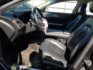 2015 Lincoln MKZ Hybrid z VIN 3LN6L2LU9FR623245, wystawiony jako Copart lot #52517395 z przebiegiem 58 295 mil mil oraz Szkody całkowita. Historia ofert i sprzedaży dostępna na DreamBid. Obrazek 7.