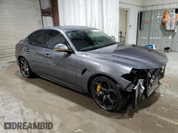 2017 Alfa Romeo Giulia with VIN ZARFAEAV6H7550942, listed as a Copart auction lot 48866585 with 25,634 mi miles and Salvage title. Bid and sale history available at DreamBid. Image 4.