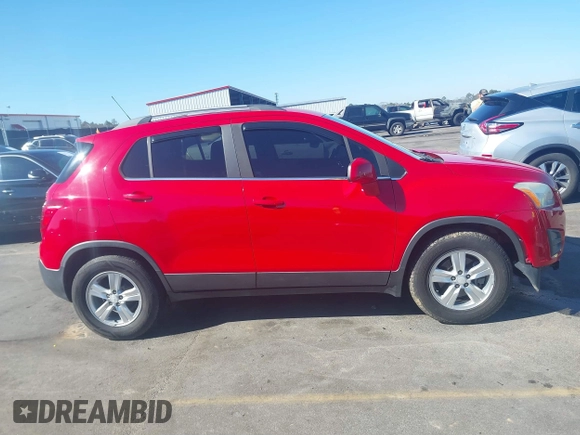 2015 Chevrolet Trax LT with VIN 3GNCJLSB8FL216708, listed as a IAAI auction lot 41646647 with 106,405 mi miles. Bid and sale history available at carsss.com. Image 13.
