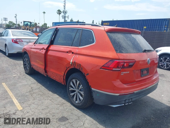 2018 Volkswagen Tiguan SEL with VIN 3VV3B7AX5JM007960, listed as a IAAI auction lot 42790694 with 39,854 mi miles and . Bid and sale history available at DreamBid. Image 3.